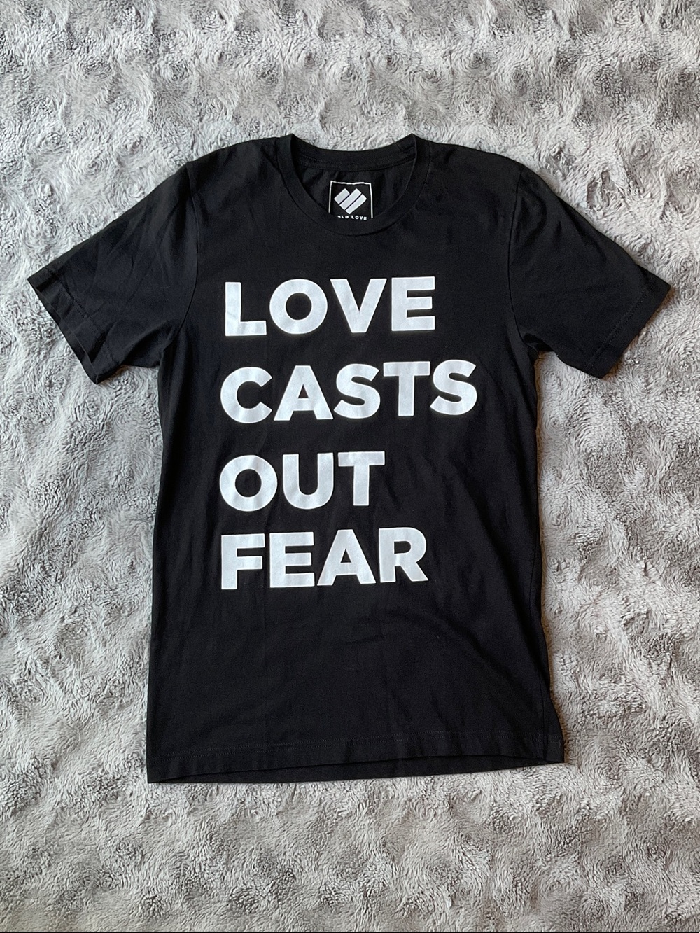 Love Casts Out Fear Graphic Short Sleeve Tee - Black